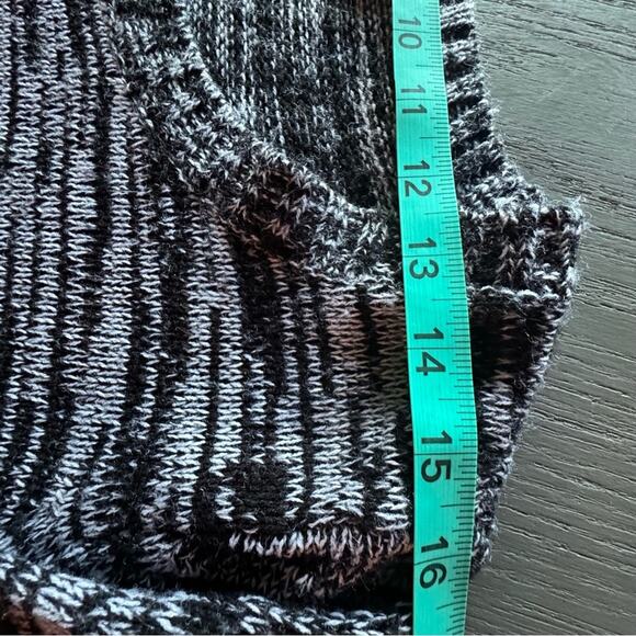 Kiss Pink Lips Knit Sweater By Lei Size Large - Picture 7 of 13